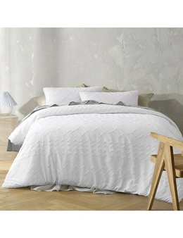 Big Sleep White Zig Zag Super Soft Tufted Quilt Cover Set