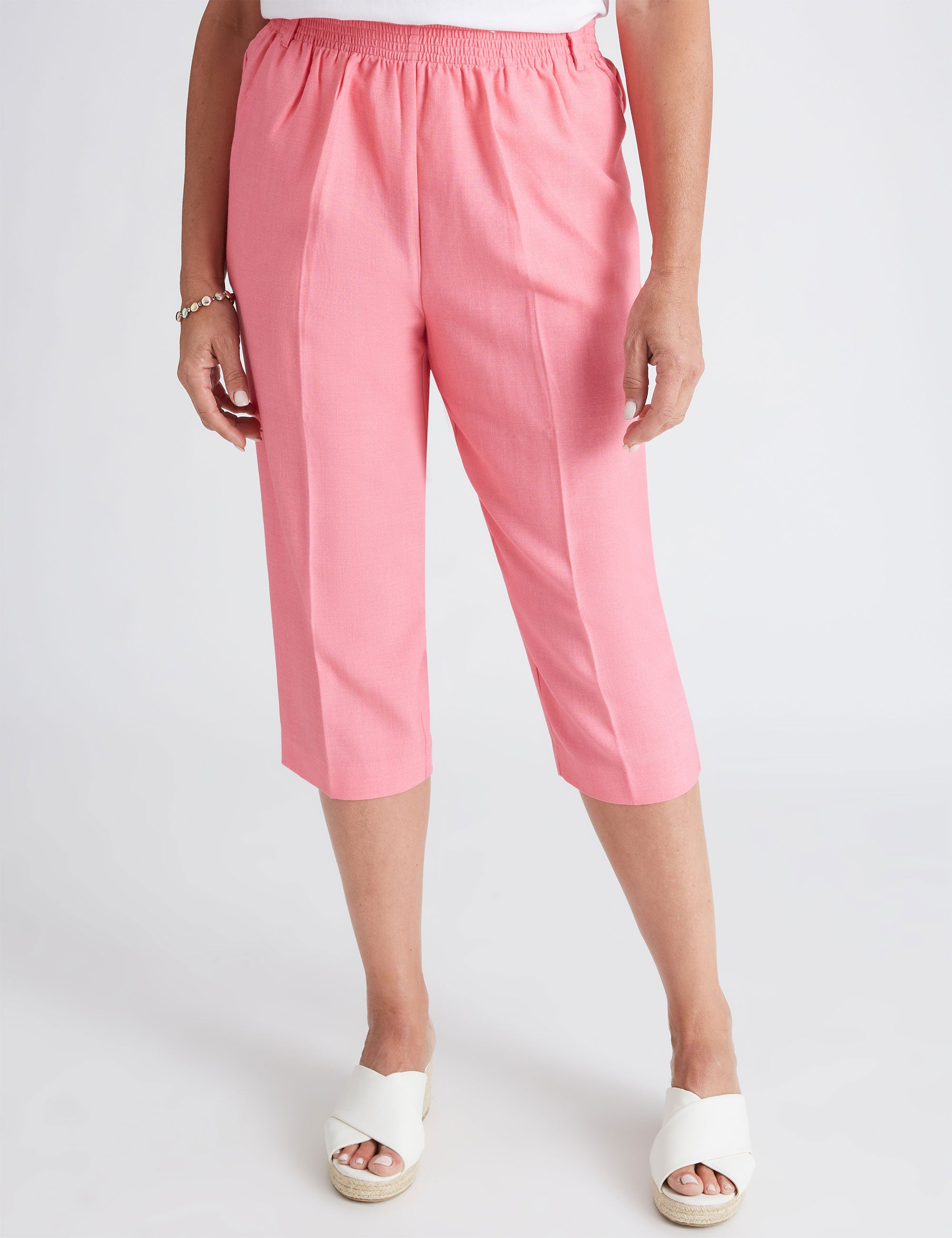 Pink Capri and cropped pants for Women